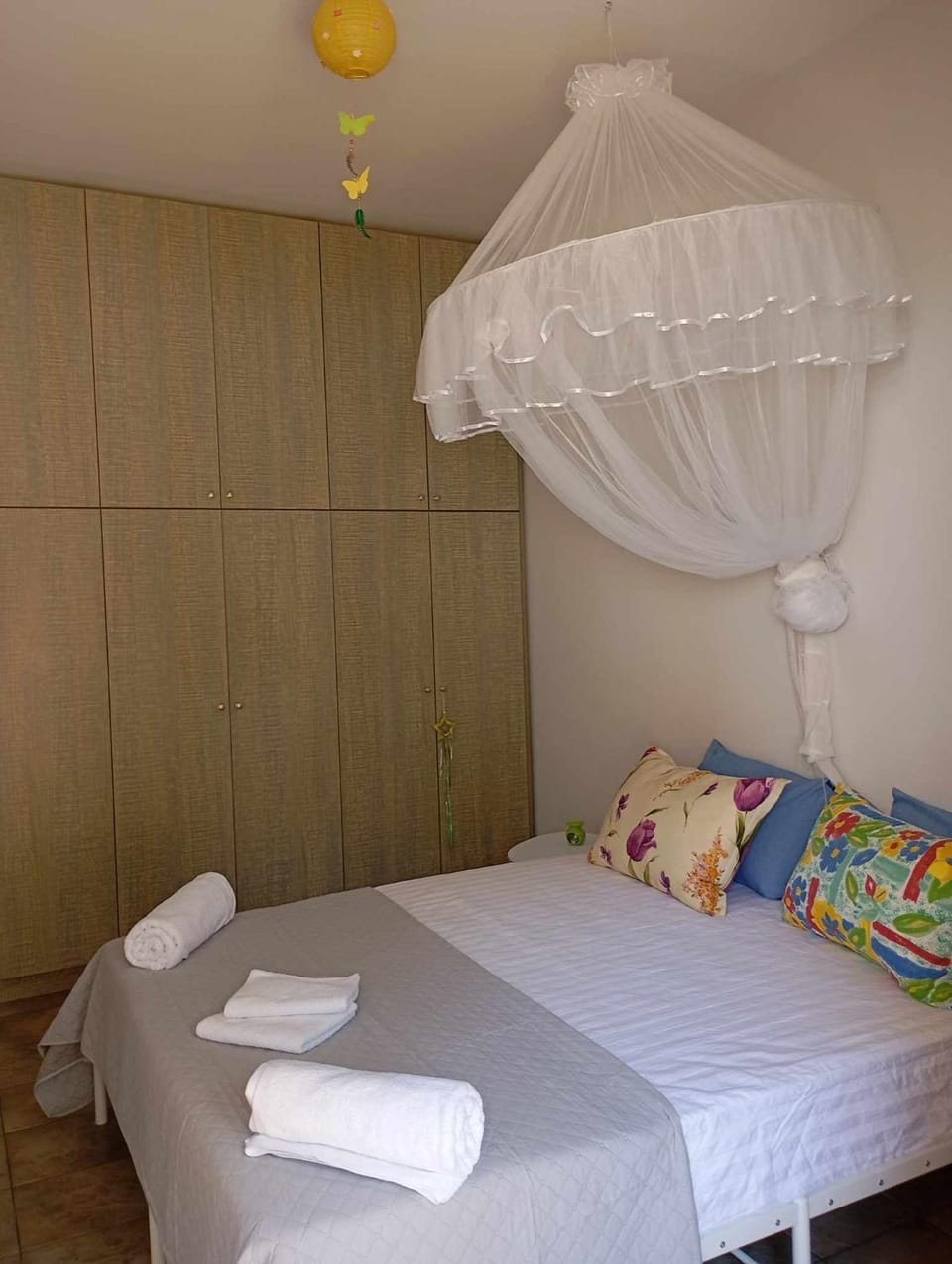 Bed, Bedroom, towels