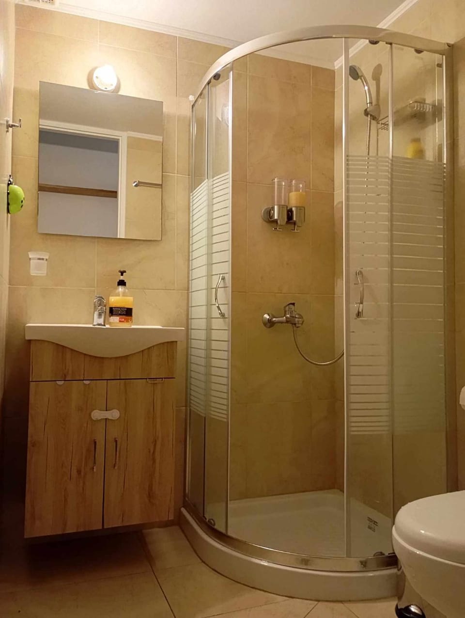 Shower, Toilet