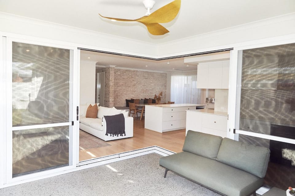 Patio, Kitchen or kitchenette, Living room, Seating area, Dining area