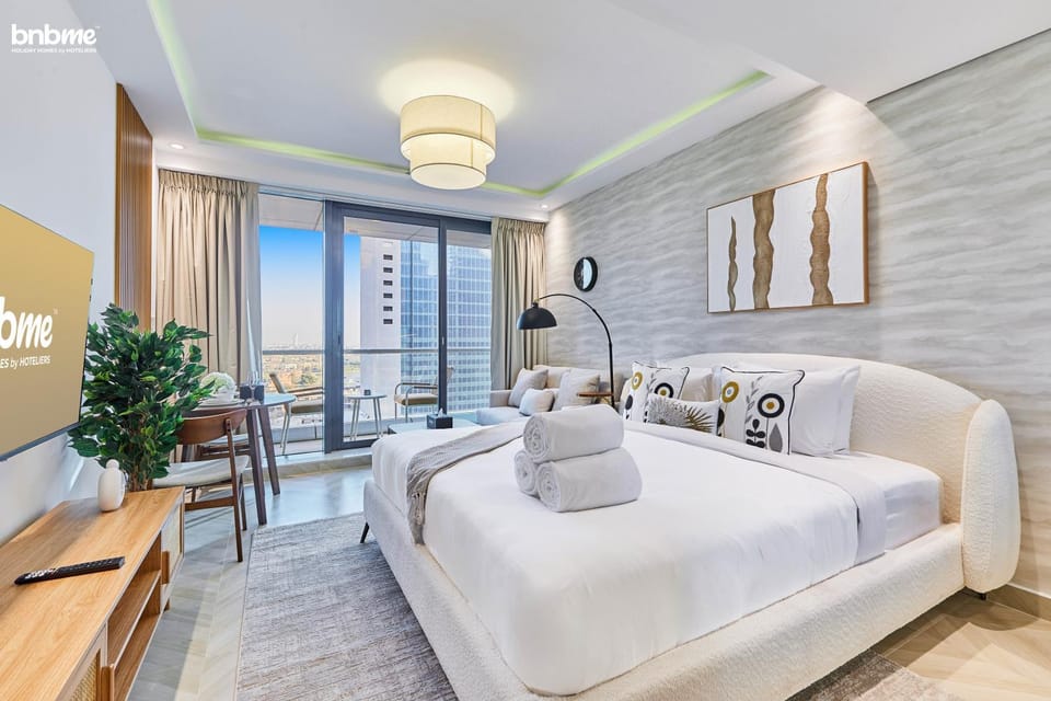Bed, TV and multimedia, Photo of the whole room, Seating area, Bedroom