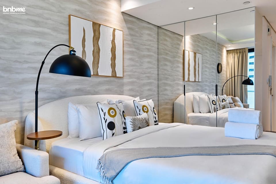 Bed, Photo of the whole room, Seating area, Bedroom