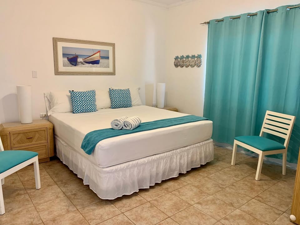 Photo of the whole room, Seating area, Bedroom