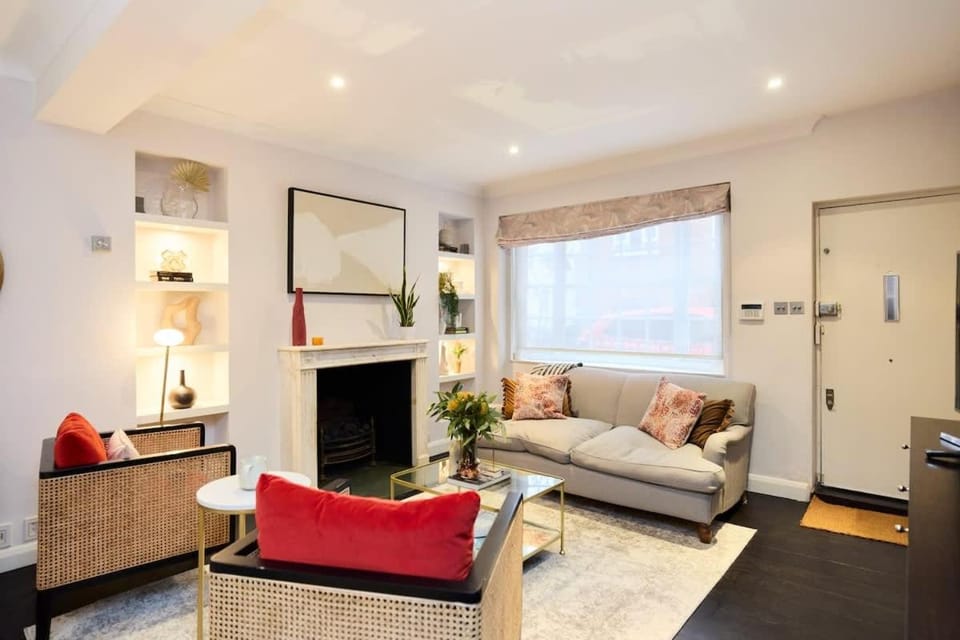 The Notting Hill Gate Crib - Relaxing 2BDR House House in City of Westminster