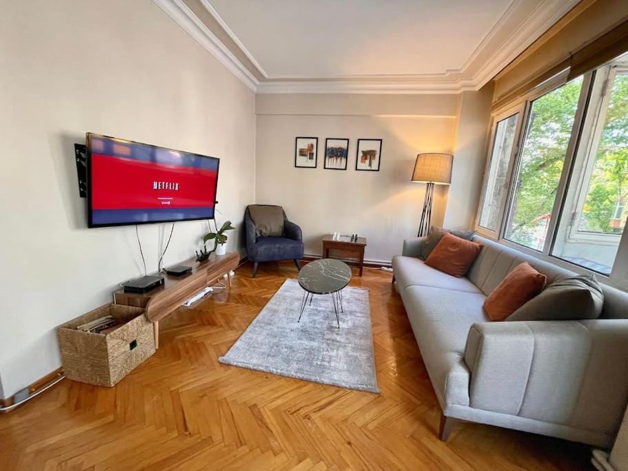 Bright Cozy Stacked Home Ideally Located n Kadikoy Apartment in Istanbul