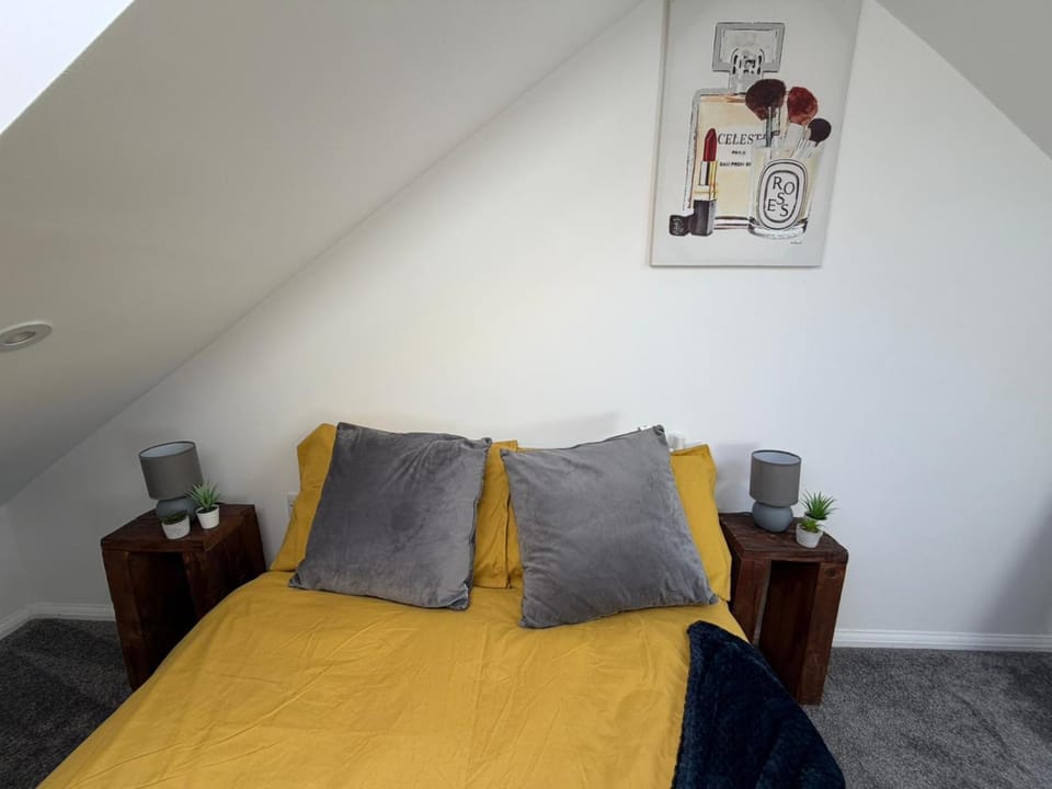Bed, Photo of the whole room, Bedroom