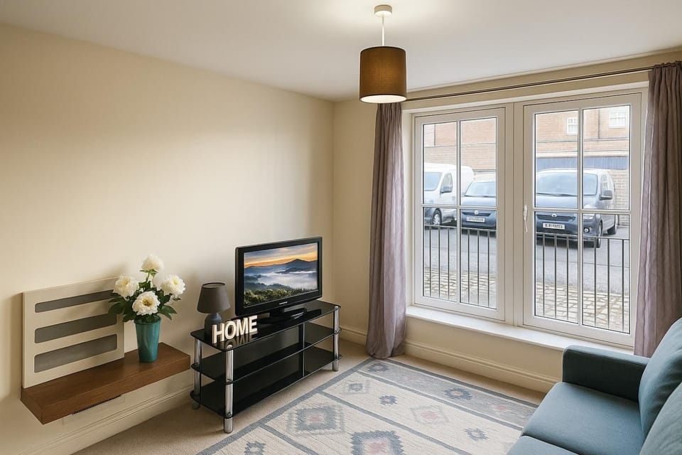 Communal lounge/ TV room, TV and multimedia, Living room, Seating area, Evening entertainment