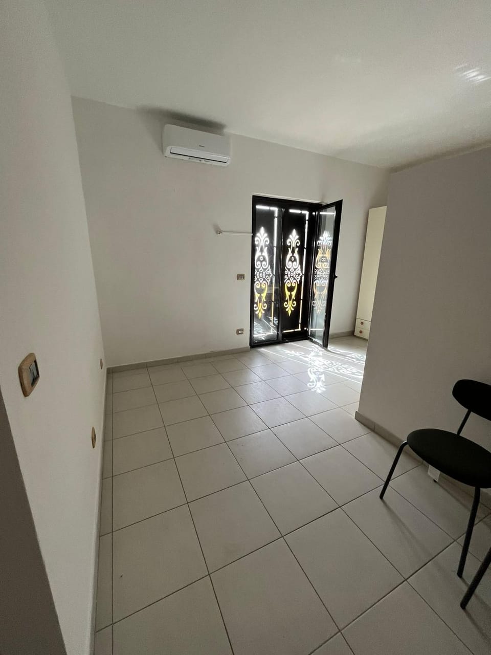 Seating area, air conditioner