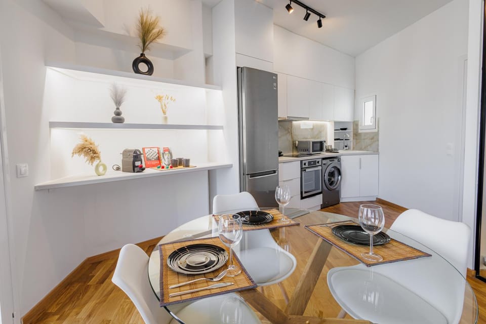 Coffee/tea facilities, Kitchen or kitchenette, Dining area, oven, toaster