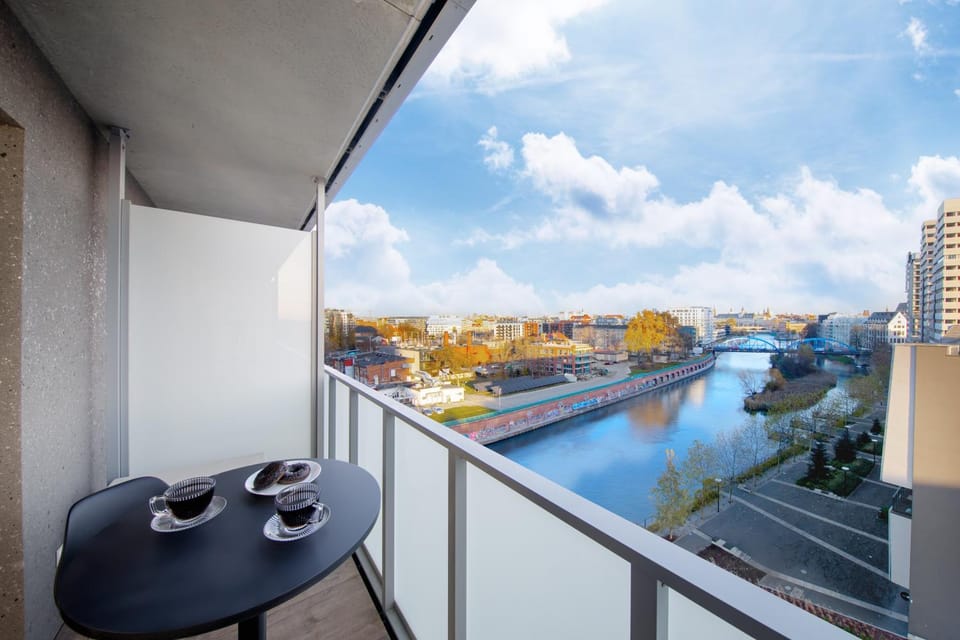 Day, View (from property/room), Balcony/Terrace, City view, River view