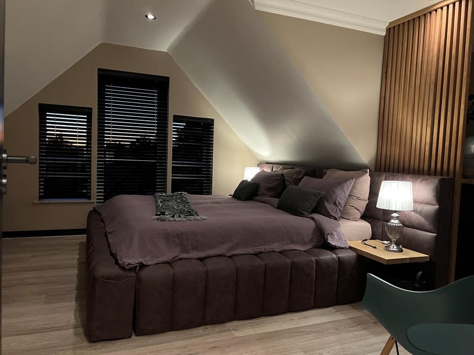 Bedroom, Garden view, Pool view, Sea view