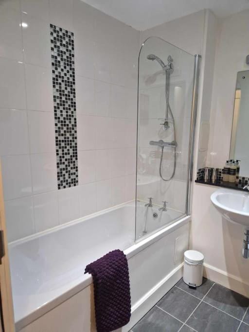 Glen Mor Apartment with pool on site Apartment in Fort Augustus