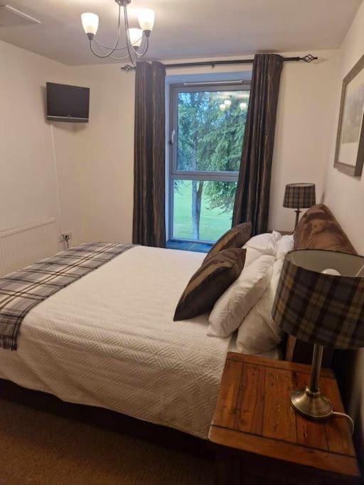 Glen Mor Apartment with pool on site Apartment in Fort Augustus