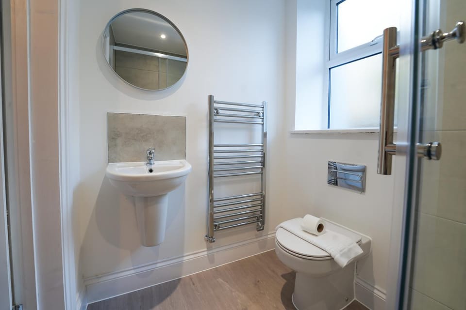 Toilet, Bathroom, towels