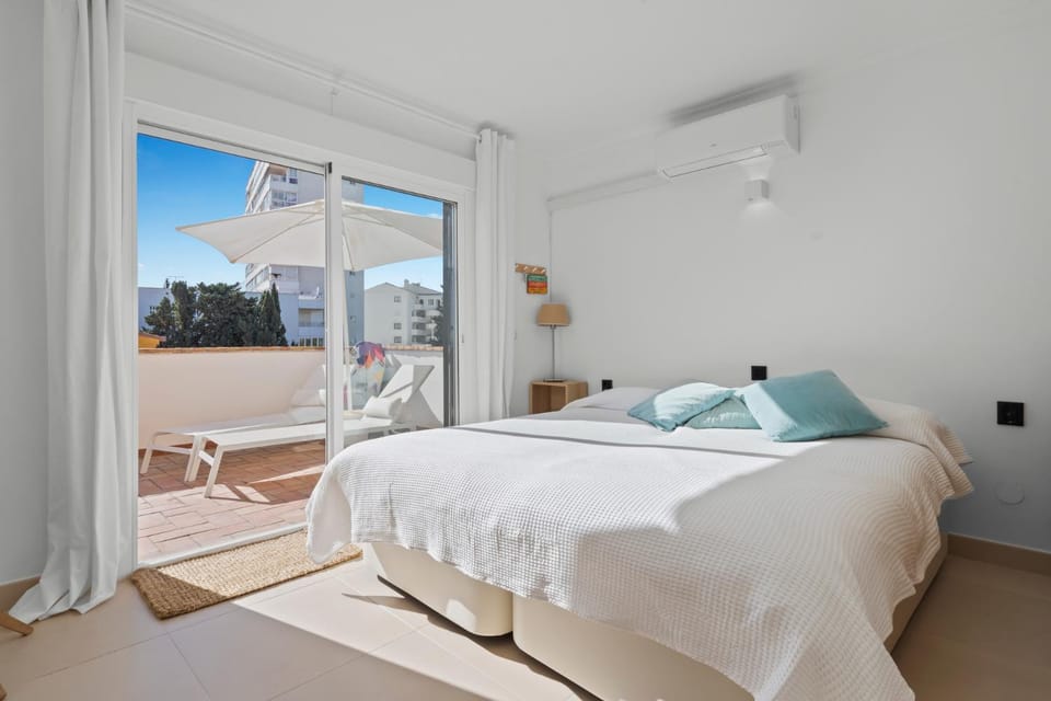 Bed, View (from property/room), Balcony/Terrace, Bedroom, Garden view, Pool view, Sea view, air conditioner
