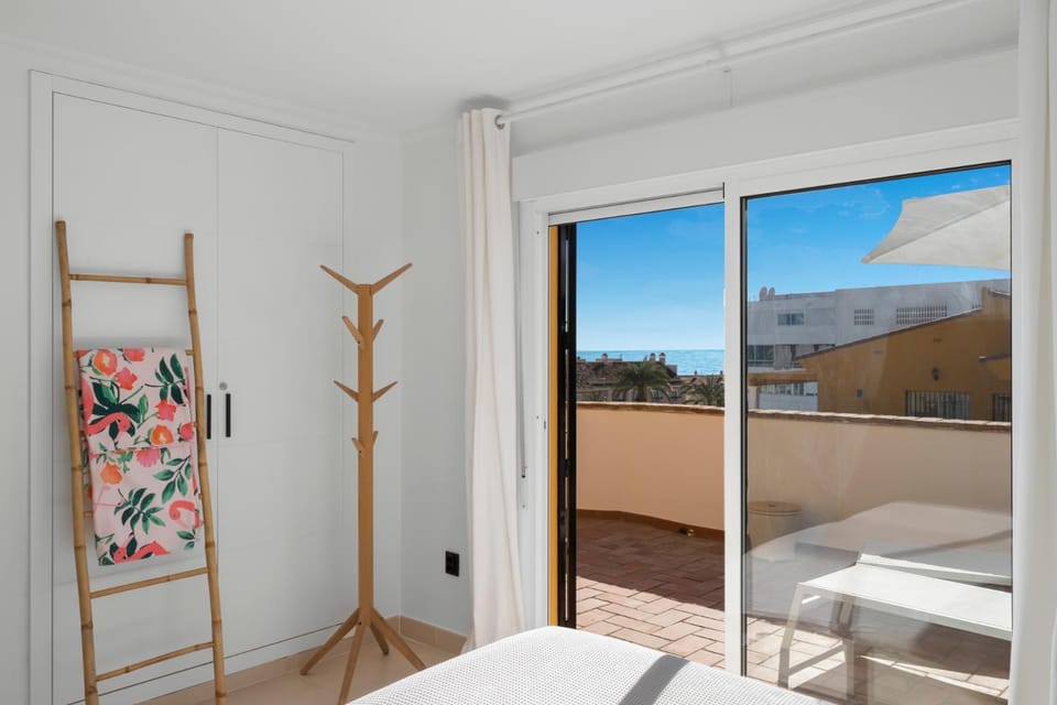 Day, View (from property/room), Balcony/Terrace, Bedroom