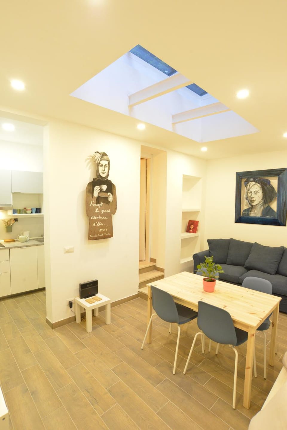 Kitchen or kitchenette, Living room, Seating area, Dining area