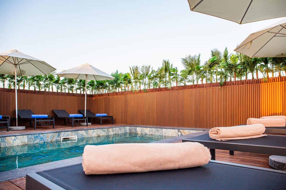 Day, Pool view, Swimming pool, sunbed