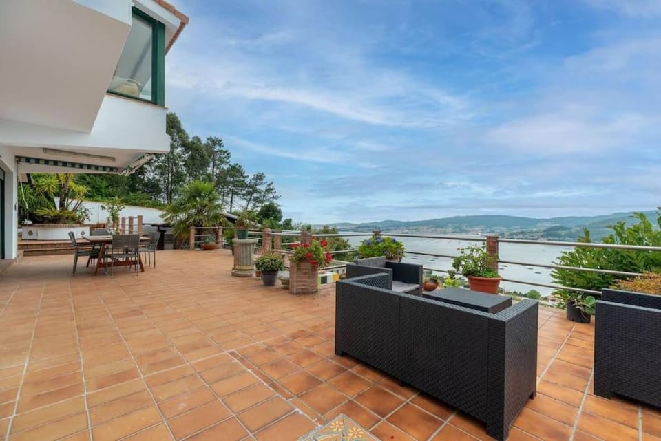 Villa al mar Vista panorámica a la Ria de Vigo Chalet in Vigo