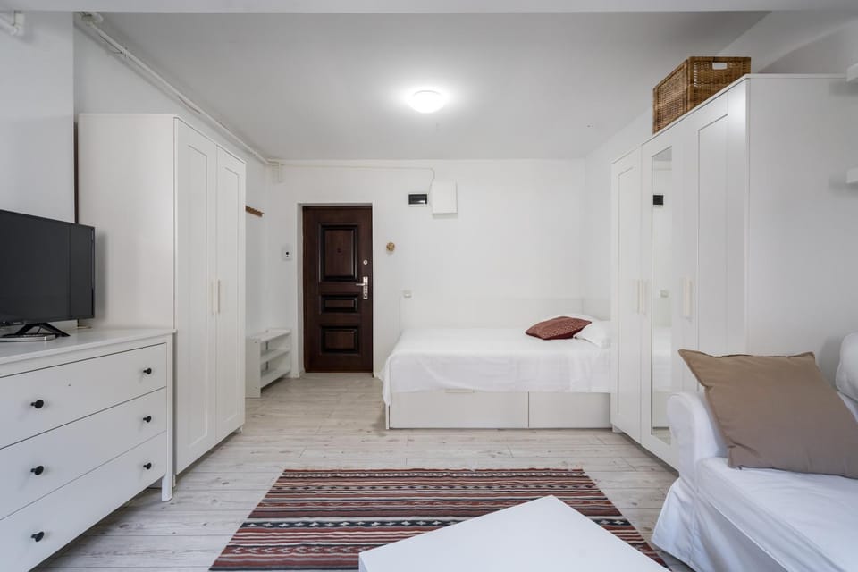 Bed, TV and multimedia, Photo of the whole room, Bedroom, wardrobe