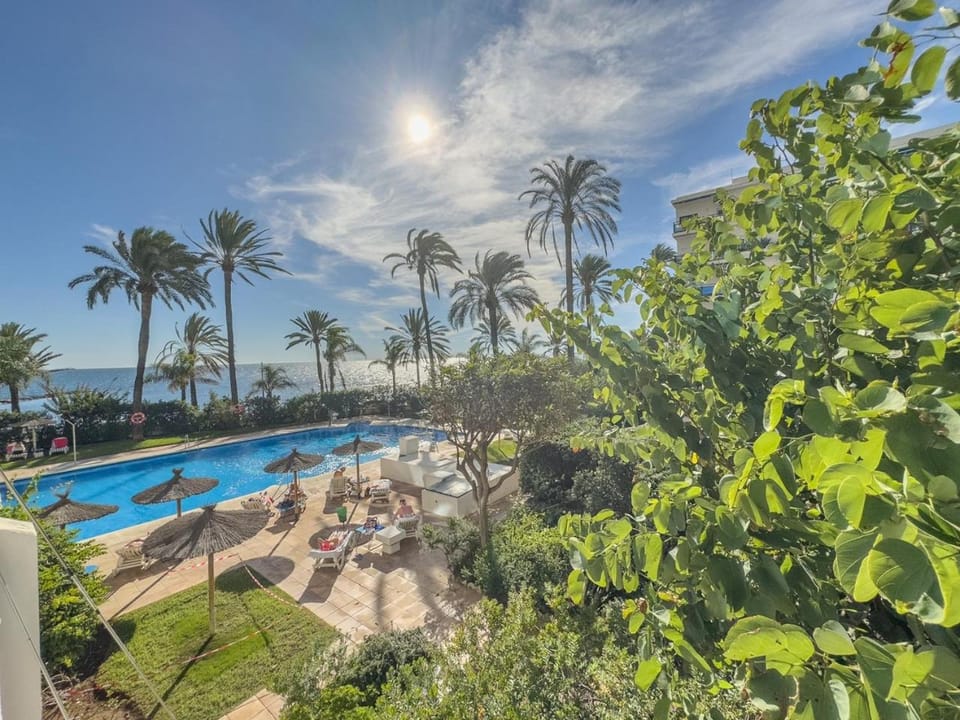 Pool view, Sea view