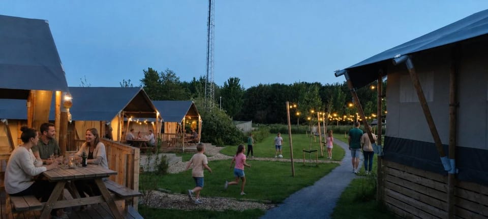 Garden, Evening entertainment, Garden view, children, group of guests