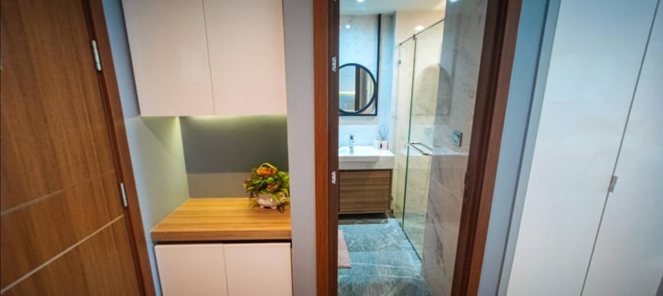 Bathroom, wardrobe