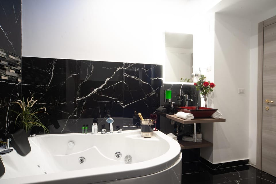 farnese jacuzzi apartment Apartment in Rome
