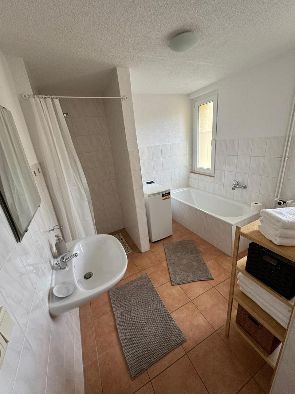 Shower, Toilet, Bath, towels