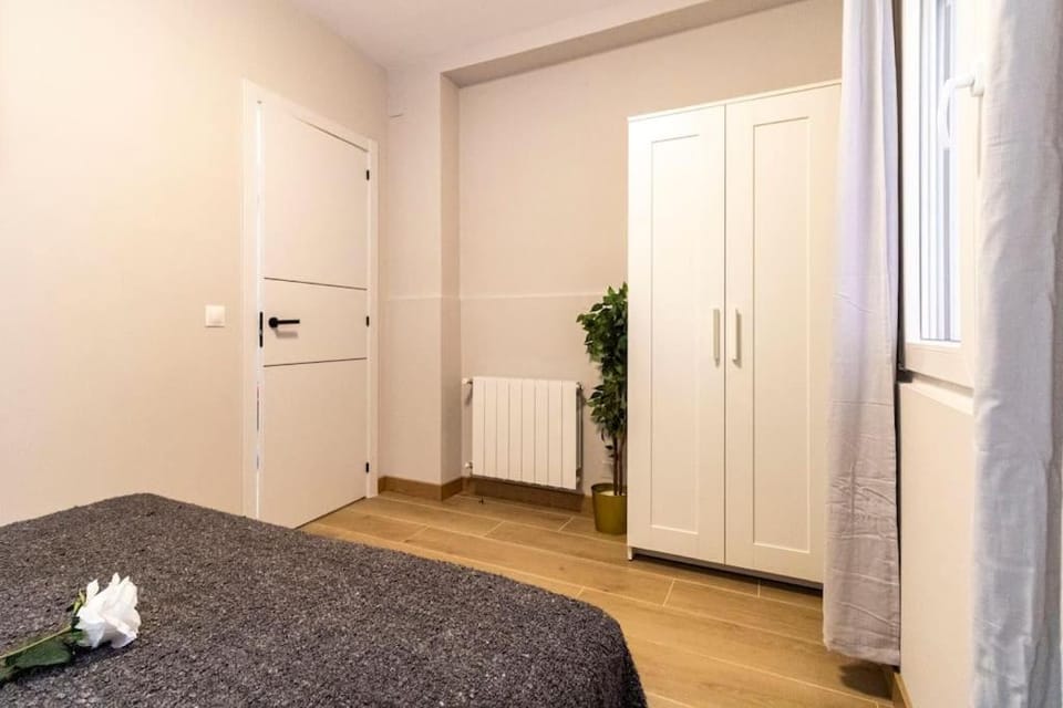 Bed, Photo of the whole room, Bedroom, wardrobe