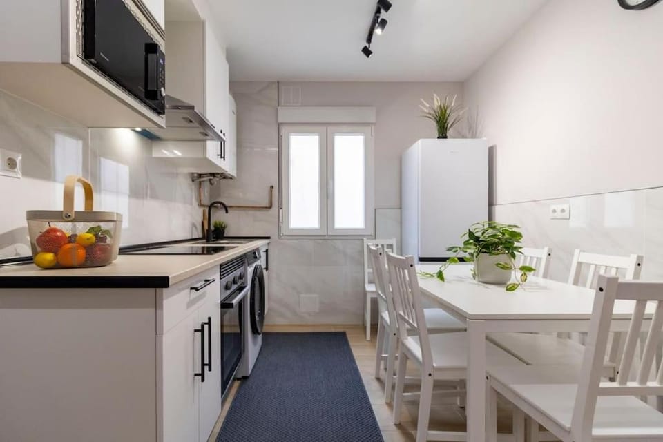 Kitchen or kitchenette, oven