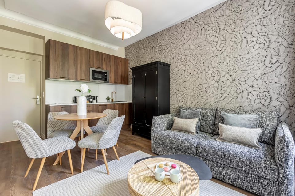 Kitchen or kitchenette, Living room, Seating area