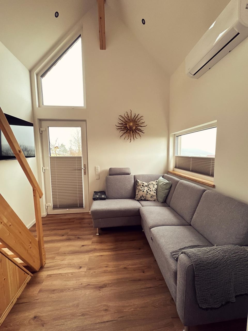 Living room, Seating area, air conditioner