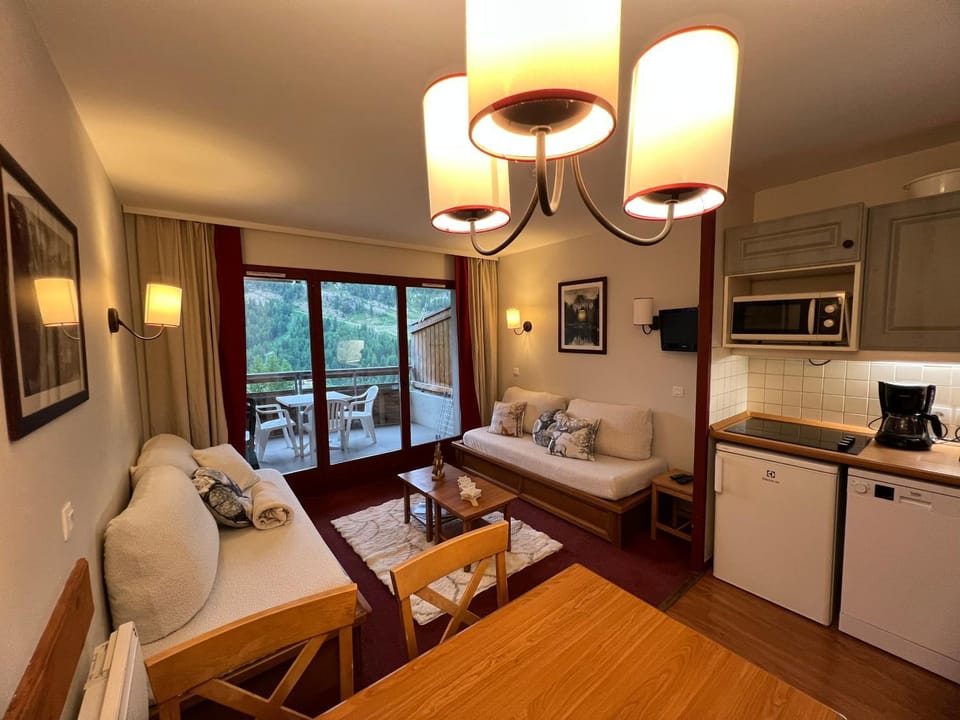 Living room, Dining area