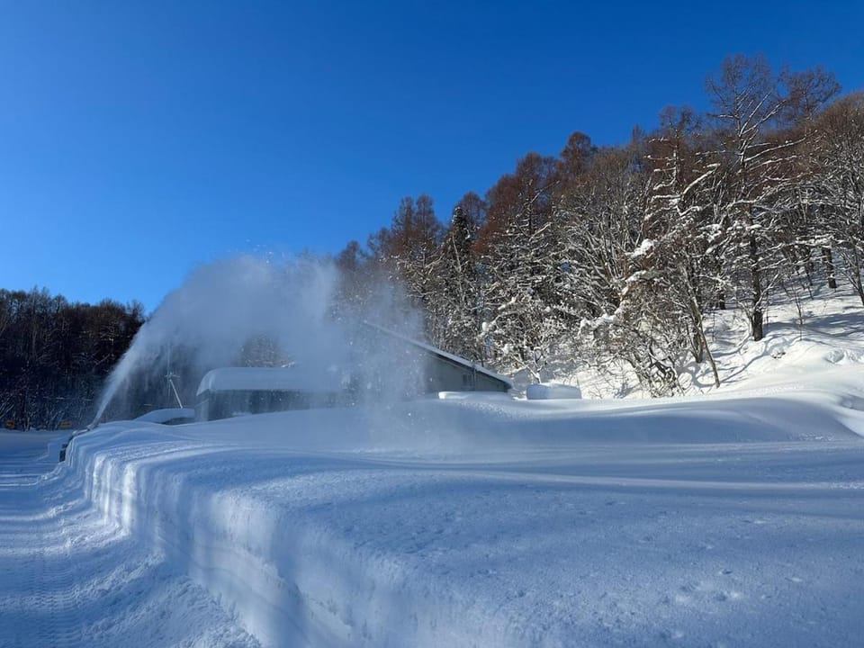 Teine red house手稻红房子 House in Sapporo