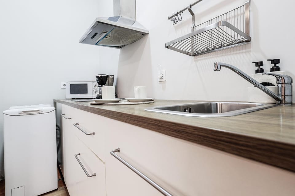 Precioso estudio en San Julián Sevilla, AC WiFi Hiniesta estudio Apartment in Seville