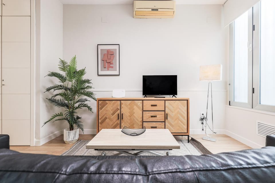 Precioso estudio en San Julián Sevilla, AC WiFi Hiniesta estudio Apartment in Seville