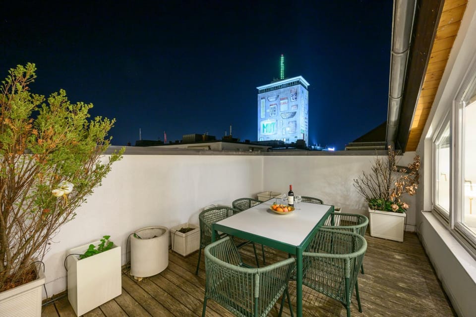 Vienna Rooftop Haven 120m, 3BR, Terrace, City Views! Apartment in Vienna