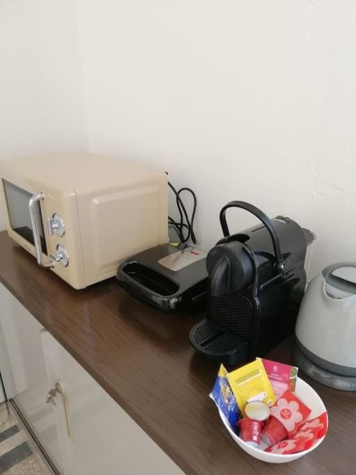 Coffee/tea facilities, toaster