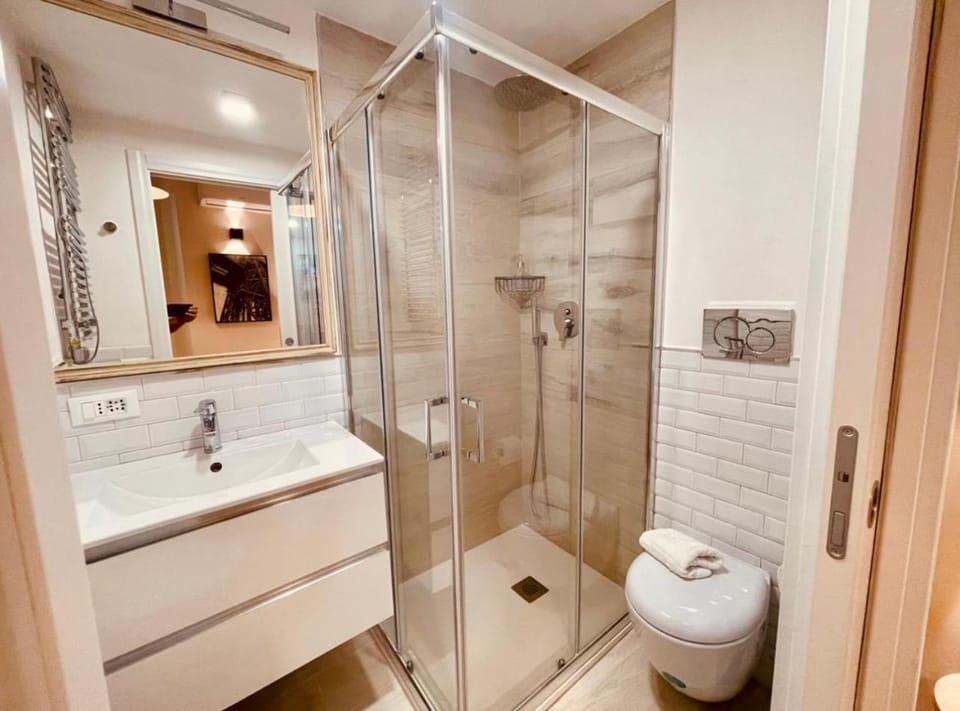 Shower, Toilet, Bathroom