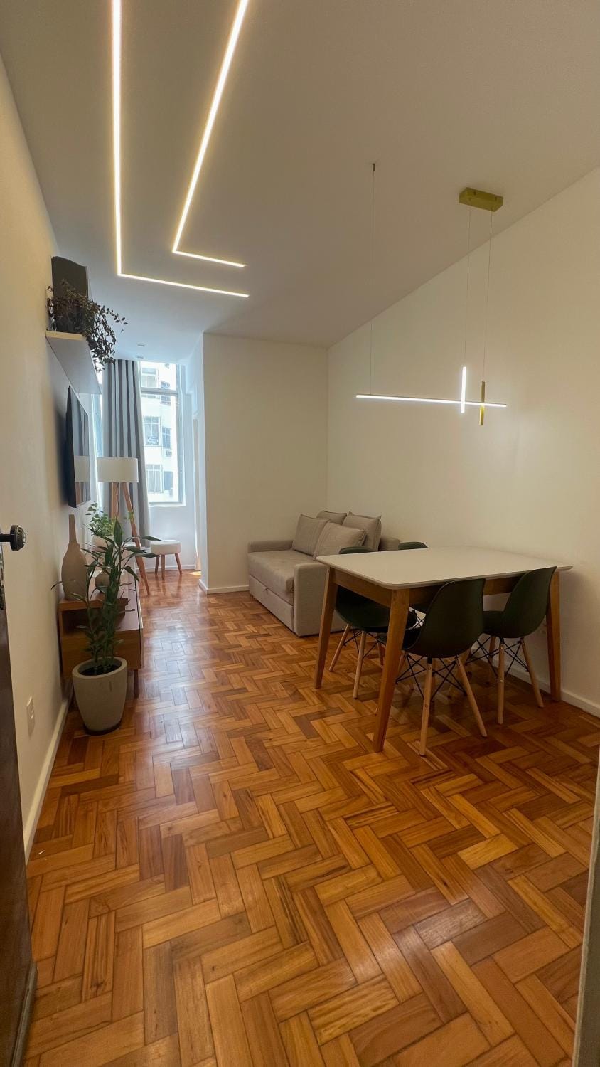Bed, TV and multimedia, Dining area