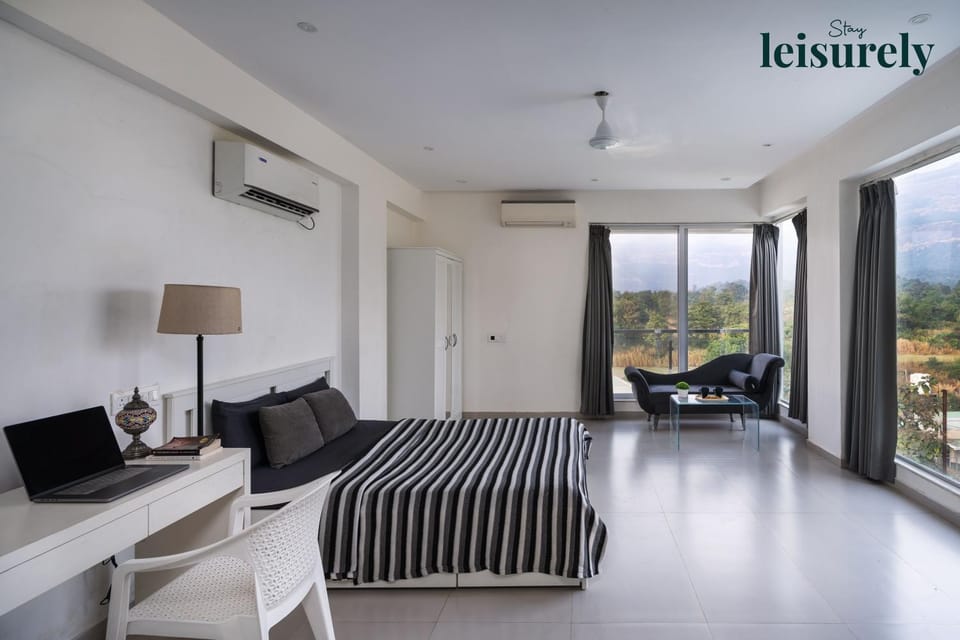 Bed, View (from property/room), Photo of the whole room, Seating area, Bedroom, Mountain view, wardrobe, air conditioner