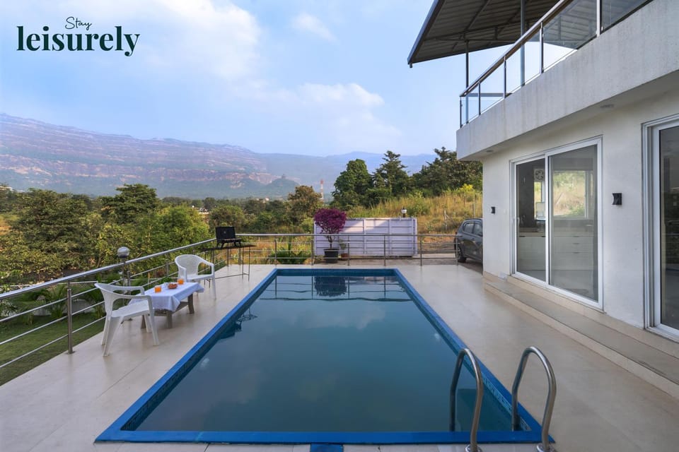 View (from property/room), Balcony/Terrace, Mountain view, Pool view, Swimming pool