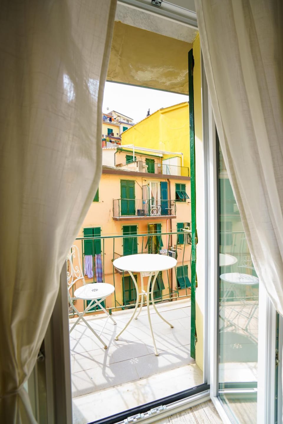 Property building, Day, Balcony/Terrace