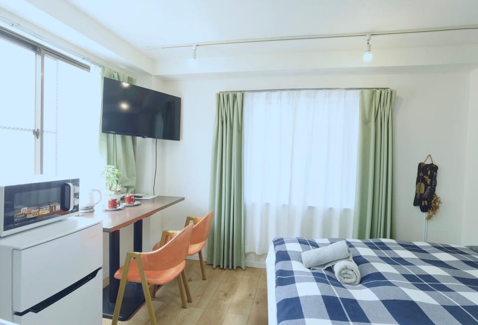 Bed, TV and multimedia, Photo of the whole room, Bedroom