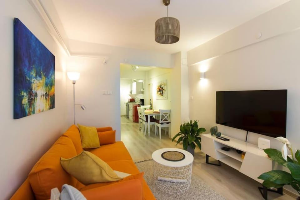 Fully Renovated 2BR Flat in Prime Location at Moda Apartment in Istanbul