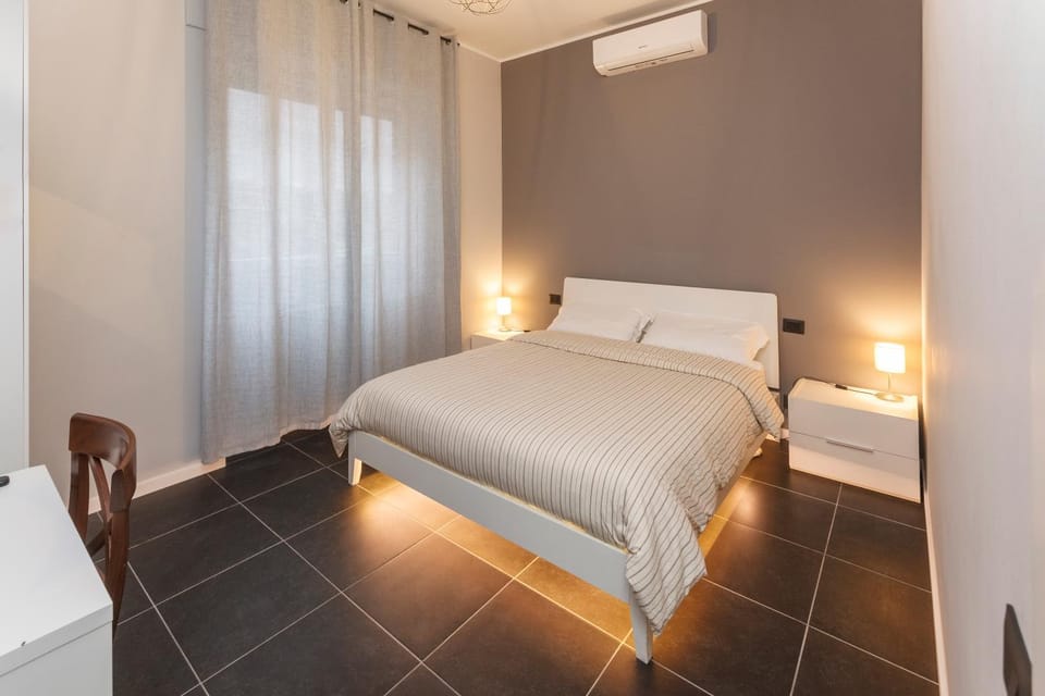 Bed, air conditioner