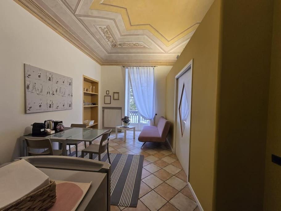 Kitchen or kitchenette, Living room, Photo of the whole room, Seating area, Dining area