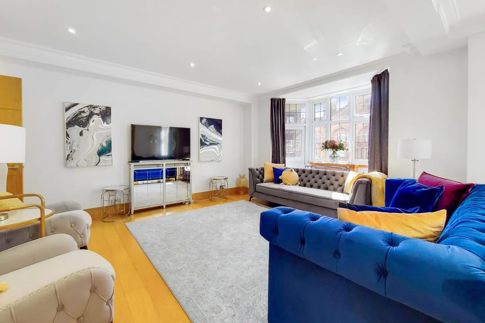 Communal lounge/ TV room, TV and multimedia, Living room, Photo of the whole room, Seating area