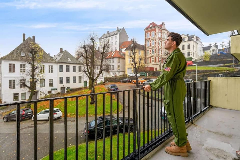 Day, Balcony/Terrace, Street view