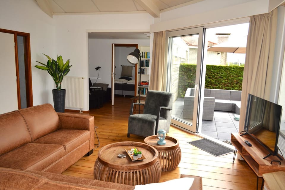 Communal lounge/ TV room, Living room, Seating area